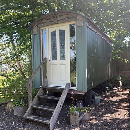 Rhodes To Serenity - Waterfall Shepherds Hut Cauldon Exteriér fotografie