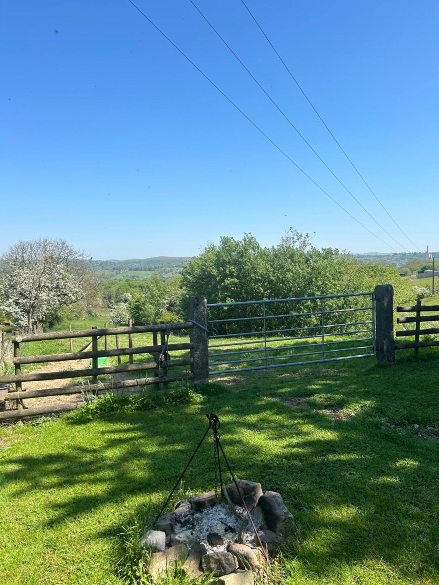 Rhodes To Serenity - Waterfall Shepherds Hut Cauldon Exteriér fotografie