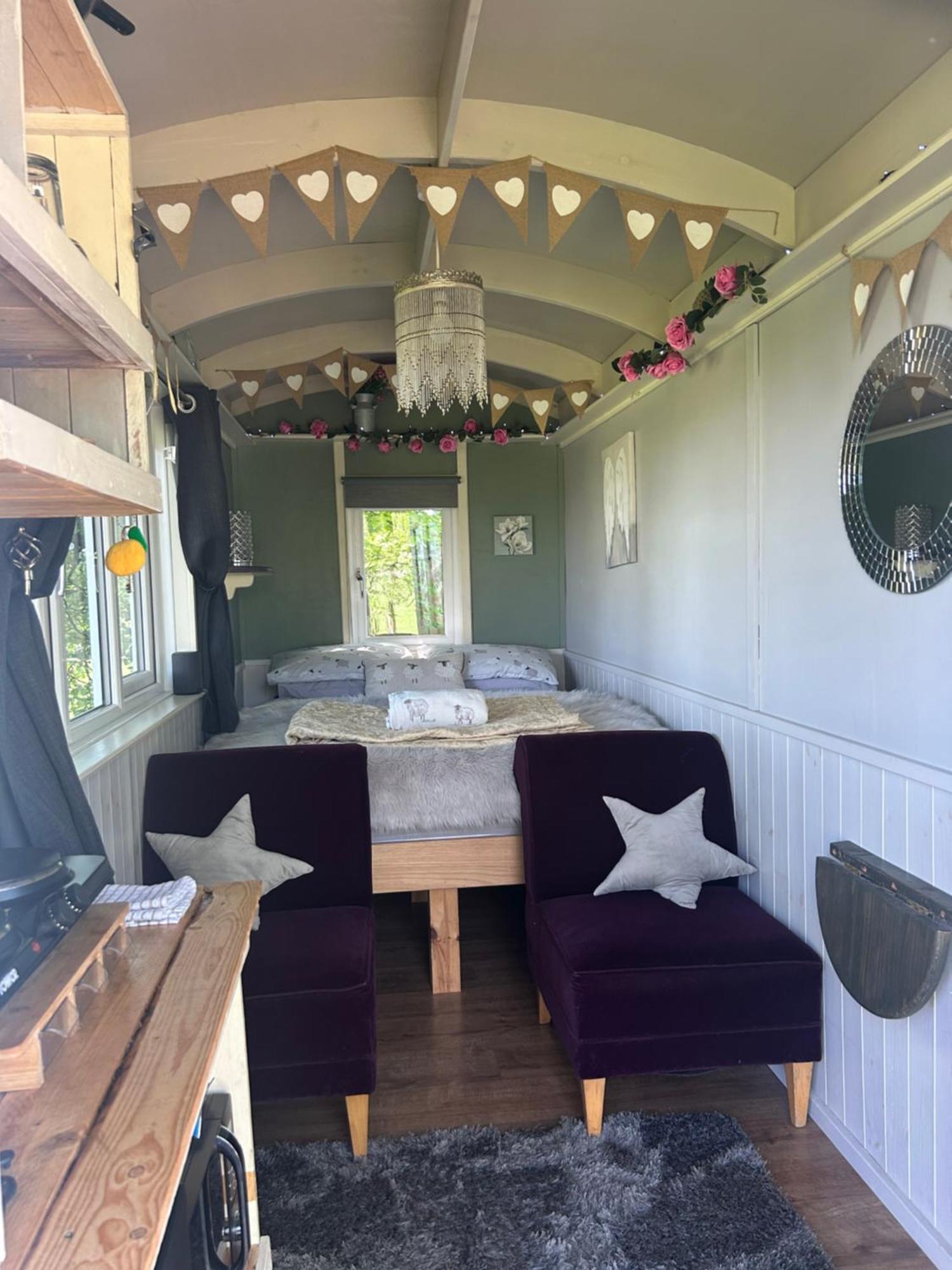Rhodes To Serenity - Waterfall Shepherds Hut Cauldon Exteriér fotografie